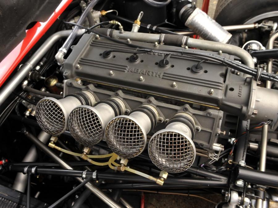 Моторный отсек Abarth Osella 2000 (SE021) 1971 года  (фото 7 из 26)